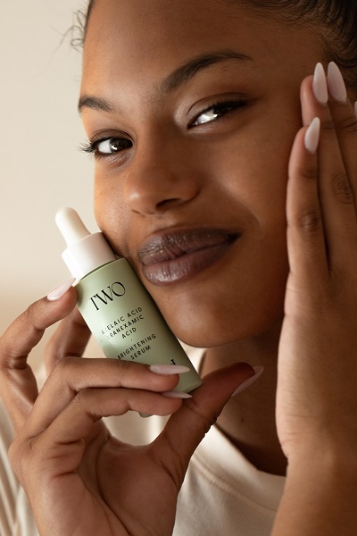 TWO POLES BRIGHTENING SERUM