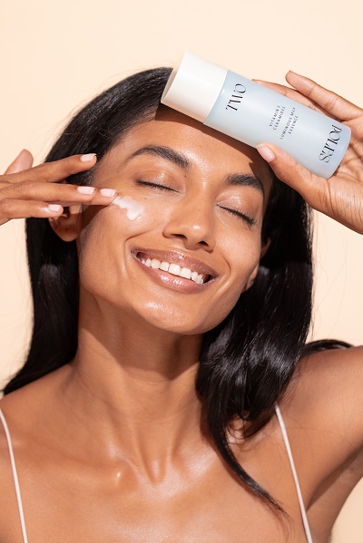 TWO POLES LUMIOUS MILK